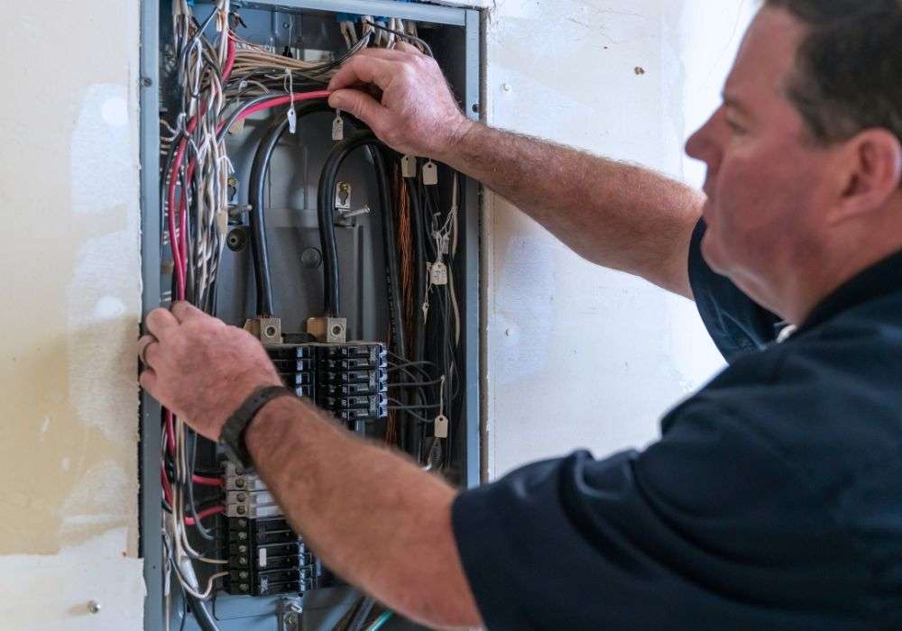 Как предотвратить проблемы с электричеством в вашем доме? Звоните в Total Professional Electricians, Южная Флорида, Майами, Бровард, Бока, Флорида.
